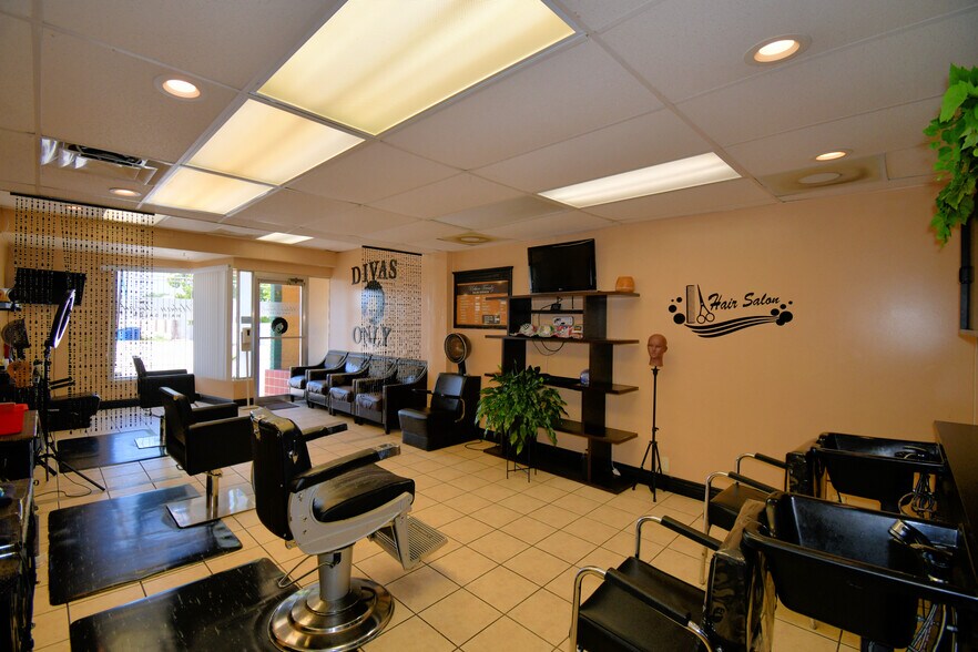 More Photos Of 128 E Orange Ave, Lake Wales General Retail For Sale