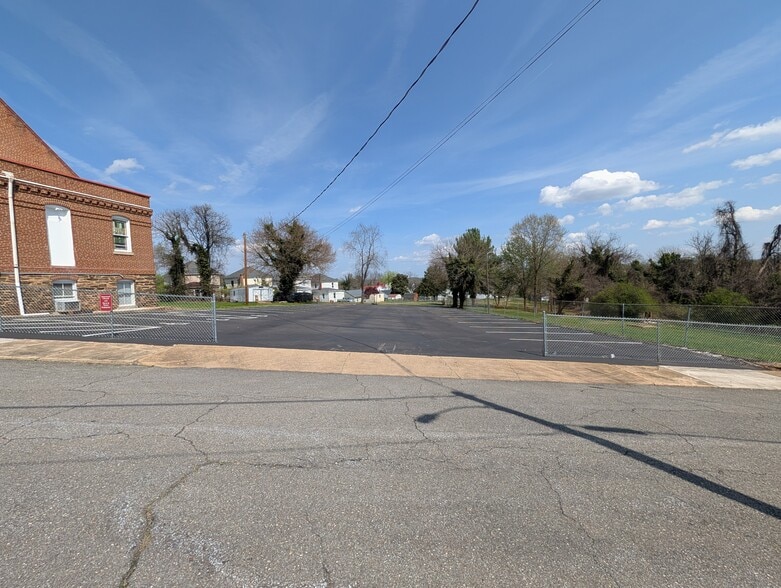 More Photos Of 1018 Rivermont Ave, Lynchburg Multifamily For Sale