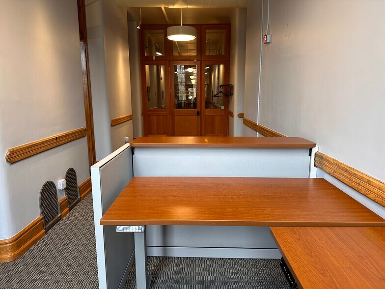 More Photos Of 830 Cottageview Dr, Traverse City Loft Creative Space For Sale