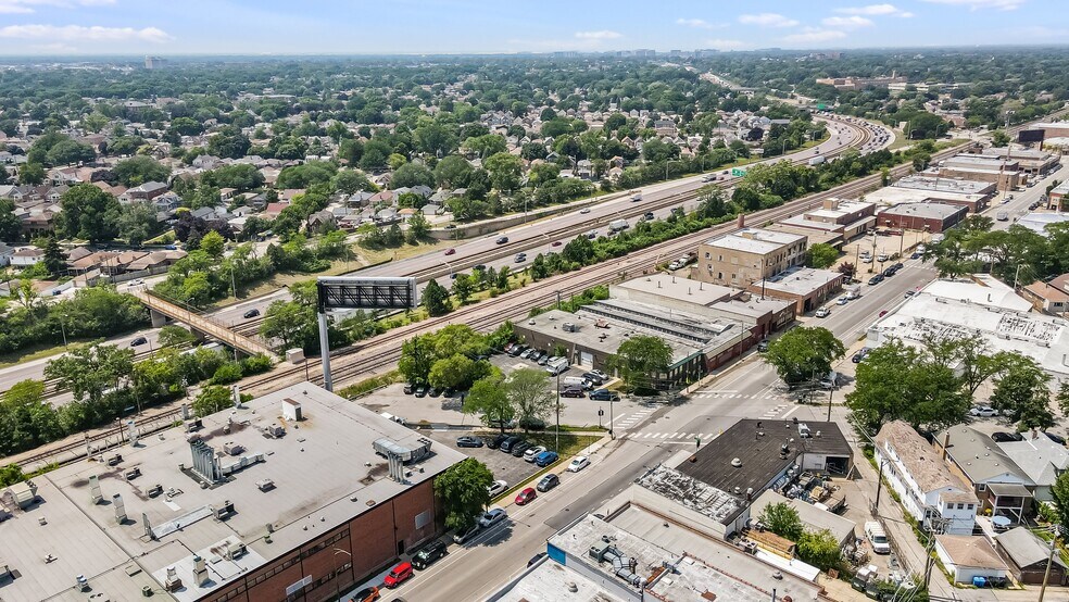 More Photos Of 5481 N Northwest Hwy, Chicago Storefront Retail Residential For Sale