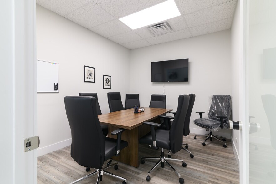 More Photos Of 4624 Hollywood Blvd, Hollywood Coworking Space