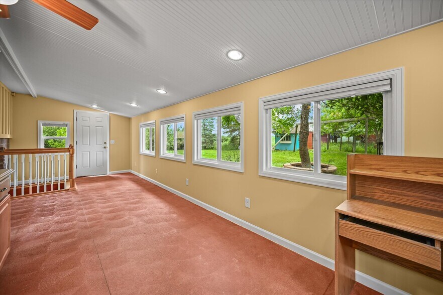 More Photos Of 1335 S Kio St, Watkins Veterinarian Kennel For Sale