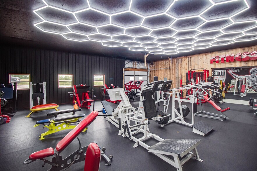 More Photos Of 405 Fulton St, White Hall Flex For Sale