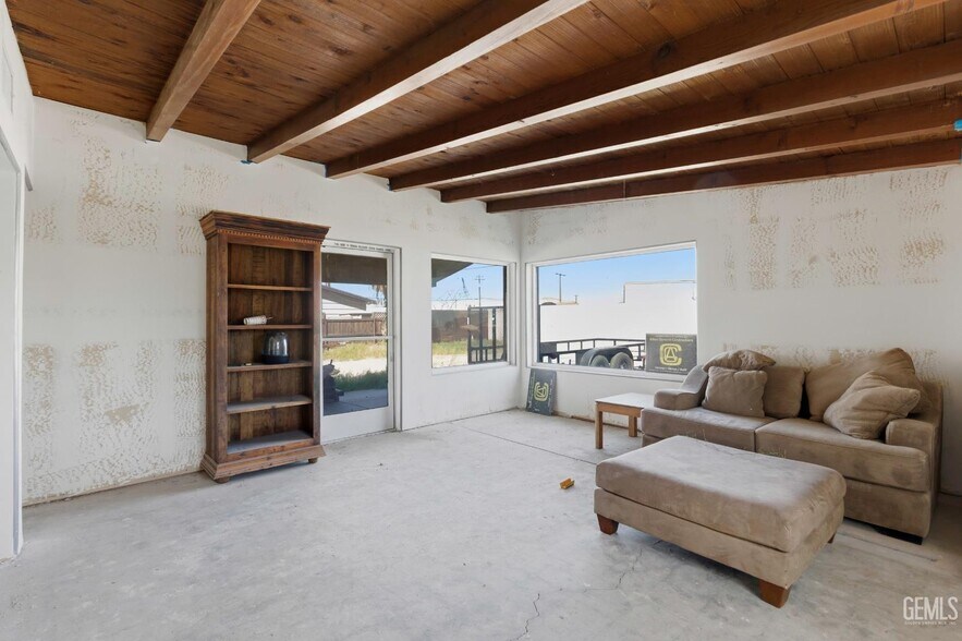More Photos Of 2800 Patton Way, Bakersfield Specialty For Sale