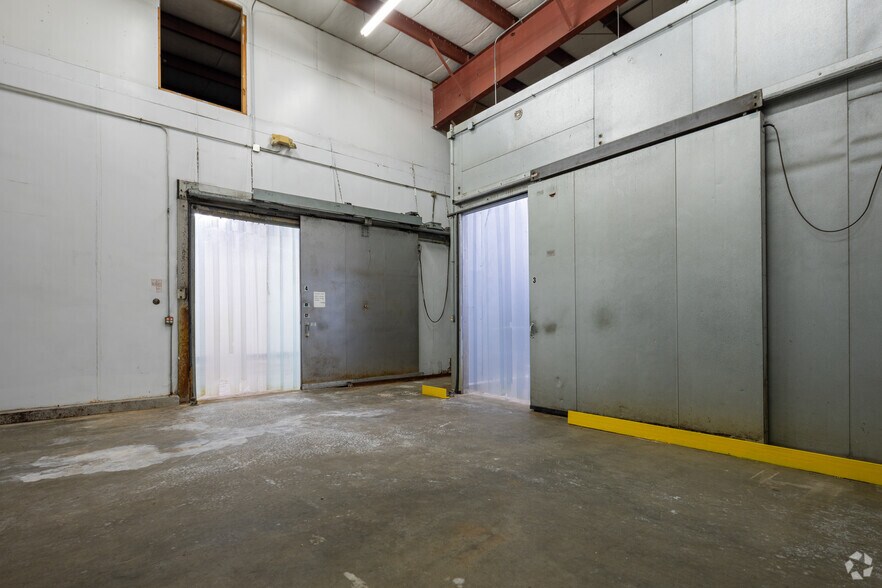 More Photos Of 2015 E Olive St, Decatur Refrigeration Cold Storage For Lease