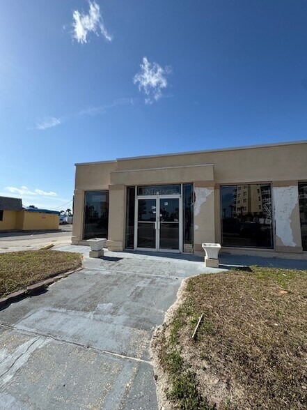 More Photos Of 2000 S Atlantic Ave, Daytona Beach General Retail For Sale