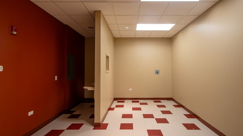 More Photos Of 204 E Prairie, Marengo Business Park For Lease