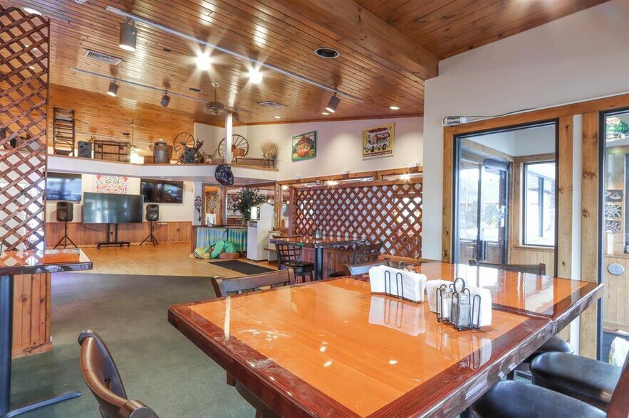 More Photos Of N2717 County Road QQ, Waupaca Restaurant For Sale