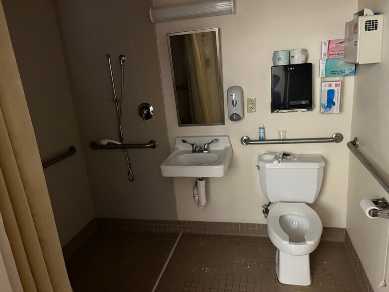 More Photos Of 7000 Cochran Rd, Solon Skilled Nursing Facility For Sale