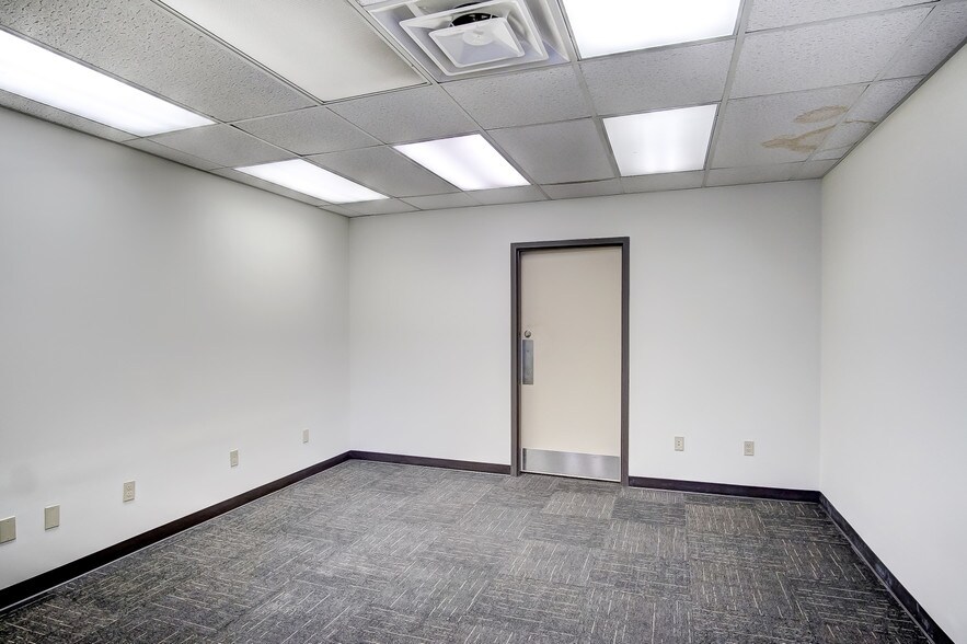 More Photos Of 1-19 E Pleasant St, Springfield Medical For Sale