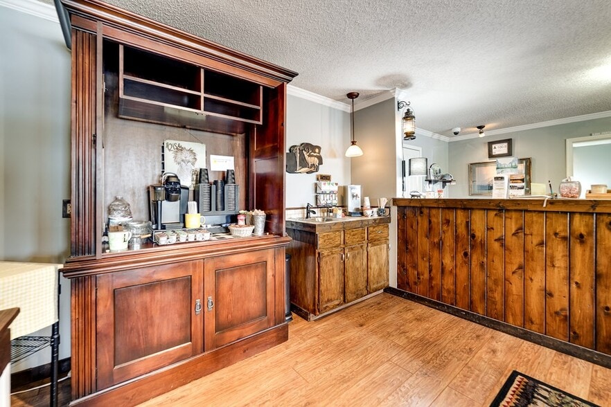 More Photos Of 40 Chatuge Ln, Hayesville Hotel For Sale