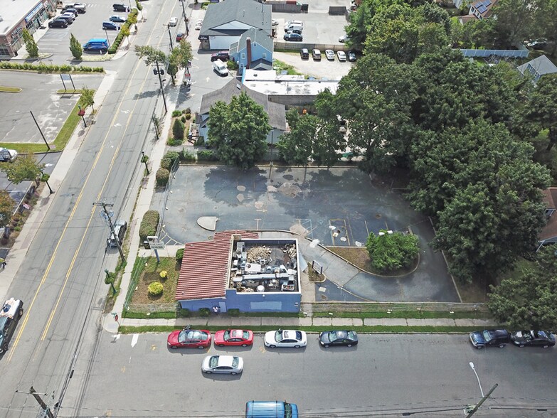 More Photos Of 336 Larkfield Rd, East Northport Freestanding For Lease