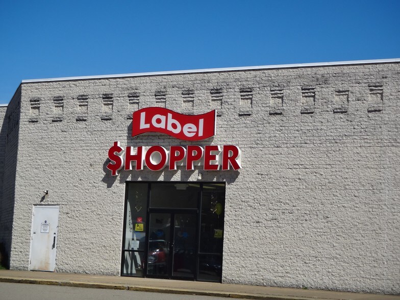 More Photos Of 1666 Market St Ext, Warren General Retail For Lease