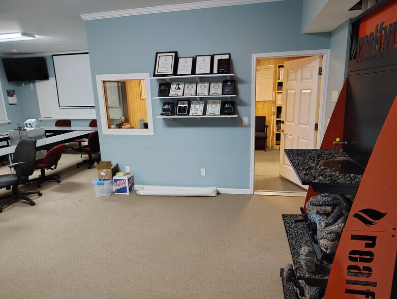 More Photos Of 1298 Central Ave, Atlanta Warehouse For Sale