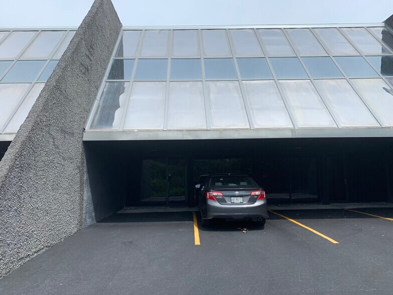 More Photos Of 6740 Crosswinds Dr, Saint Petersburg Coworking Space