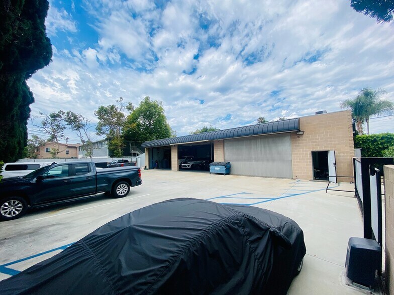 More Photos Of 123 Monte Vista Ave, Costa Mesa Warehouse For Sale