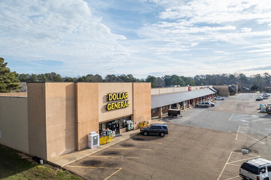 More Photos Of 1905-1925 Spillway Rd, Brandon Storefront For Lease