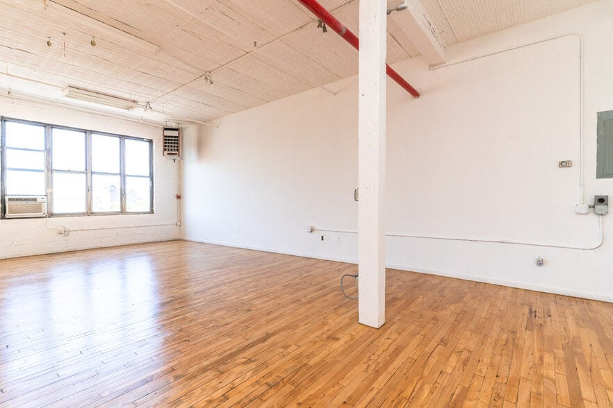 More Photos Of 117 Grattan St, Brooklyn Warehouse For Lease