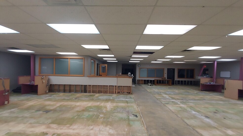 More Photos Of 12420 W K 42 Hwy, Wichita Office Residential For Sale