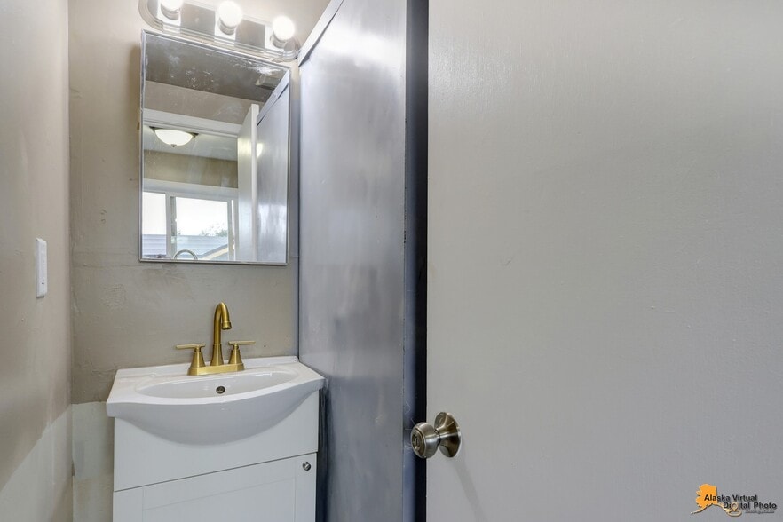 More Photos Of 1335 Hyder St, Anchorage Apartments For Sale