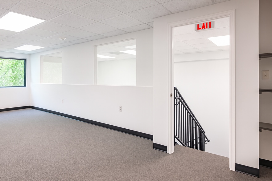 More Photos Of 8600 Commodity Cir, Orlando Showroom For Sale