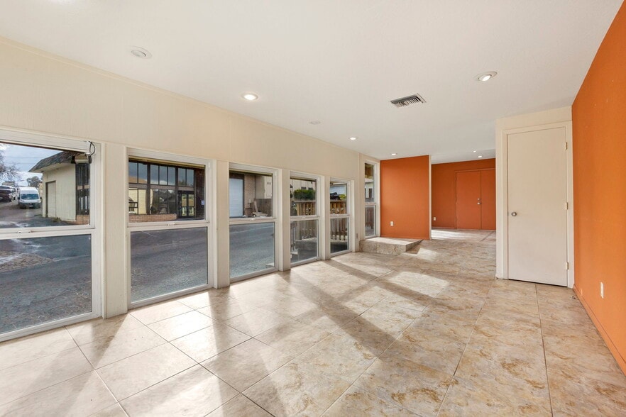 More Photos Of 19478 Village Dr, Sonora Flex For Sale