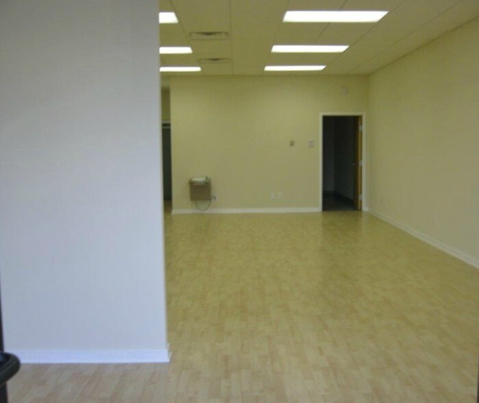 More Photos Of 10601-10712 Hull Street Rd, Midlothian General Retail For Lease