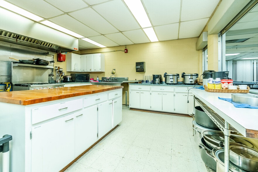 More Photos Of 1437 Oakton St, Park Ridge Specialty For Sale