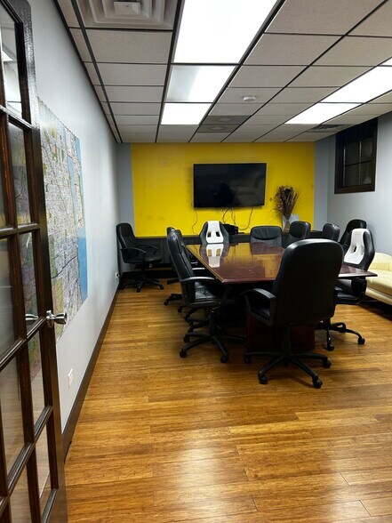 More Photos Of 4042-4044 N Elston Ave, Chicago Storefront Retail Office For Lease