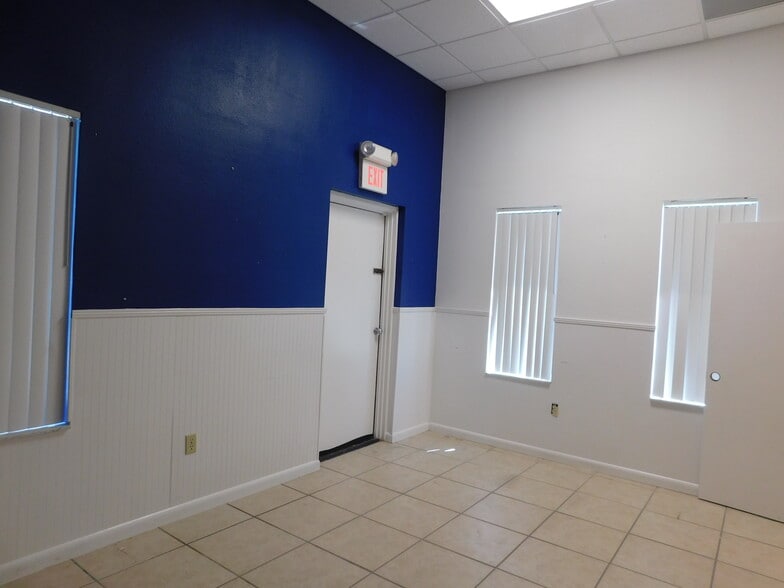 More Photos Of 5070 Industry Dr, Melbourne Manufacturing For Lease