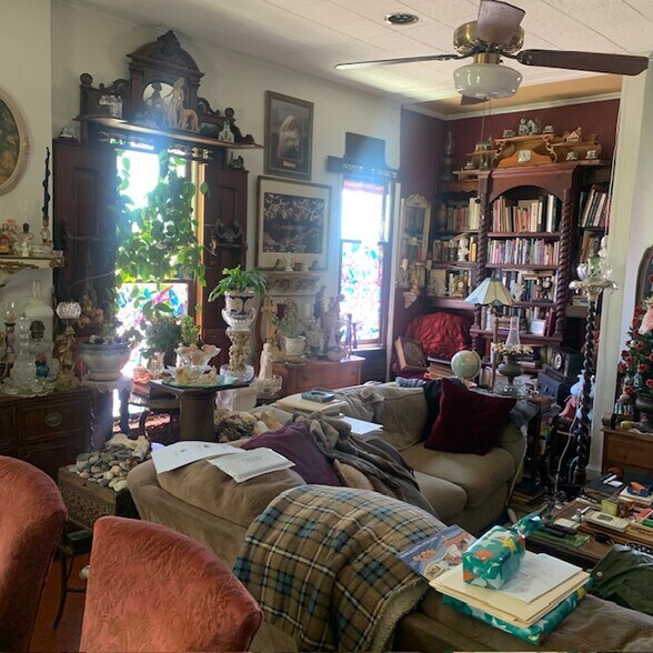 More Photos Of 922 Main St, Saint Joseph General Retail For Sale