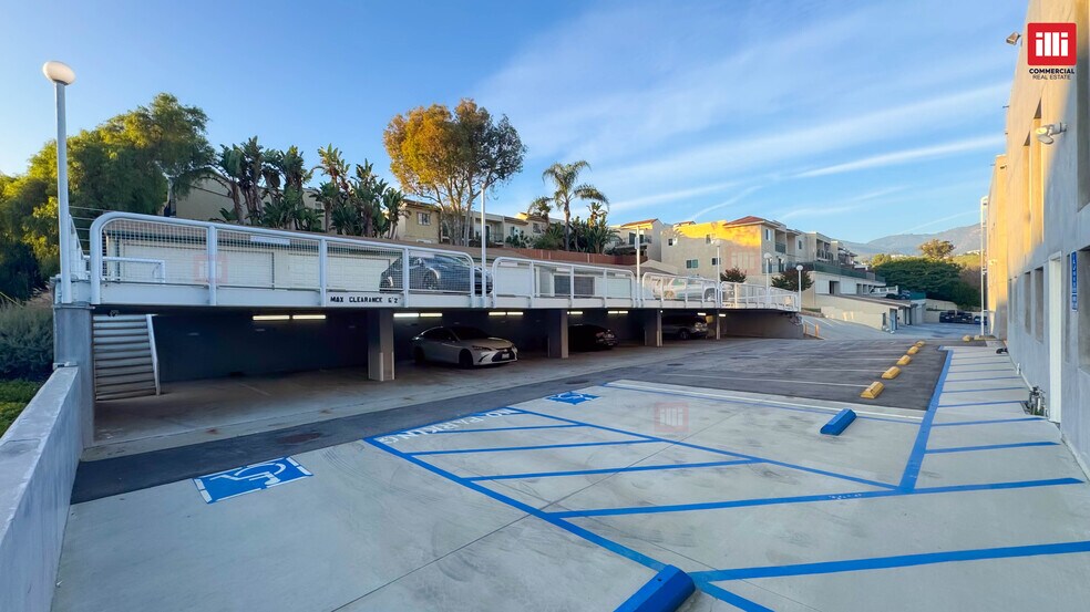 More Photos Of 28955 Pacific Coast Hwy, Malibu Storefront Retail Office For Lease