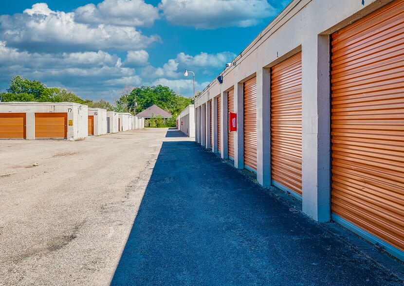 More Photos Of 1009 Burke Rd, Pasadena Self Storage For Sale