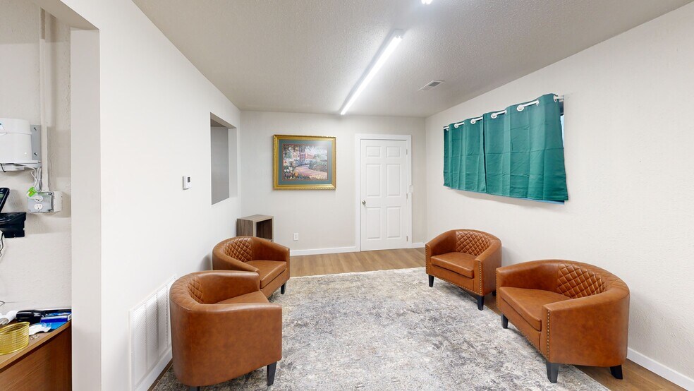 More Photos Of 1724 Acorn Dr, Rogers Warehouse For Lease