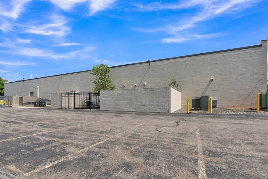 More Photos Of 45 Bartlett St, Marlborough Light Manufacturing For Lease