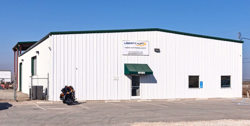 More Photos Of 13547 BV Lake Ct, Bakersfield Warehouse For Sale