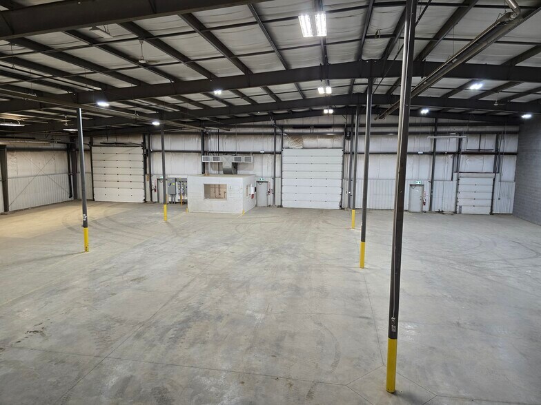 More Photos Of 506 24th Ave, Nisku Warehouse For Sale