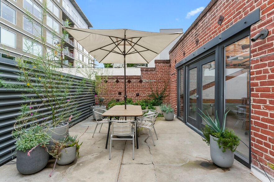 More Photos Of 1217-1221 18th St, Sacramento Storefront Retail Office For Lease