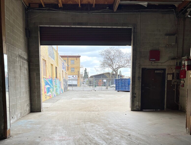 More Photos Of 1318 S Olive St, Los Angeles Warehouse For Lease