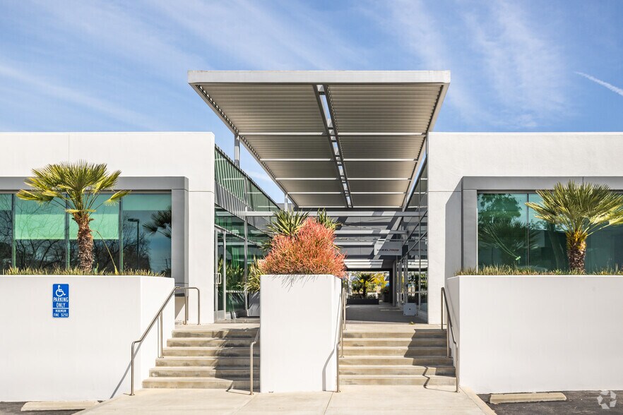 More Photos Of 17838-17880 Fitch, Irvine Loft Creative Space For Lease