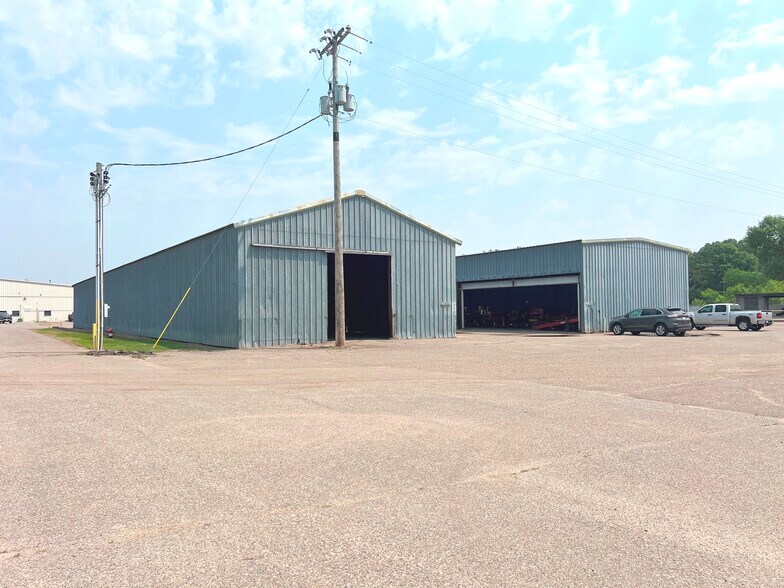 More Photos Of 609 13th Ave NE, Little Falls Manufacturing For Lease