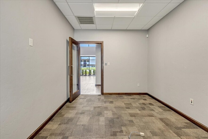 More Photos Of 809 Cornell Pky, Oklahoma City Storefront Retail Residential For Lease