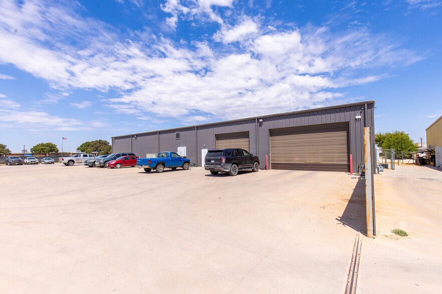 More Photos Of 1580 S Clack St, Abilene Auto Repair For Sale