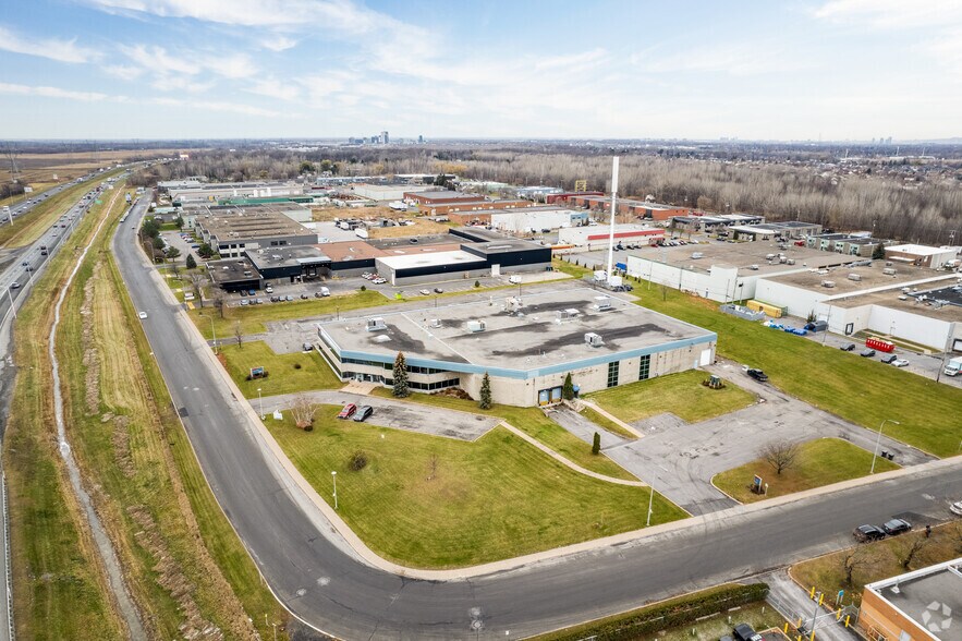 More Photos Of 3200 Rue 2E, Longueuil Warehouse For Lease