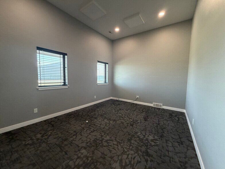 More Photos Of 501 Prosperity Way, North Sioux City Industrial For Sale