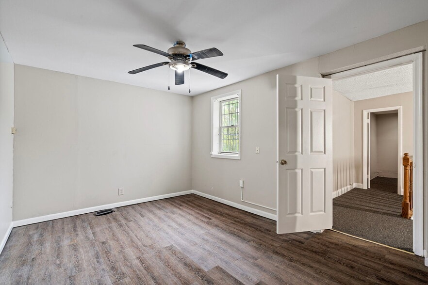 More Photos Of 4928 Marlboro Pike, Capitol Heights General Retail For Lease