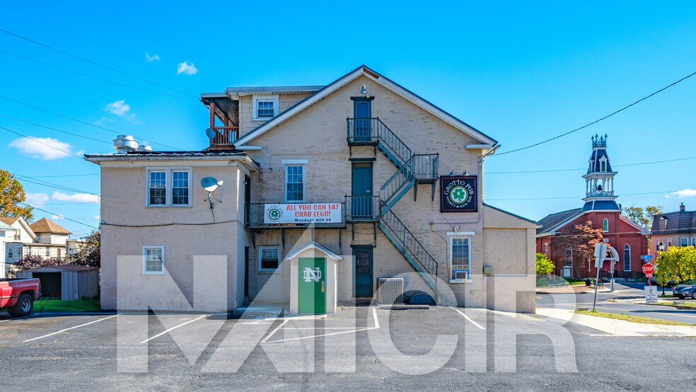More Photos Of 104 Market St, Enola Bar For Lease