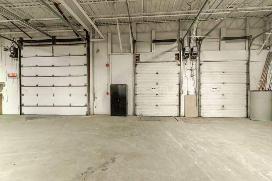 More Photos Of 1283 Algoma Rd, Gloucester Showroom For Lease