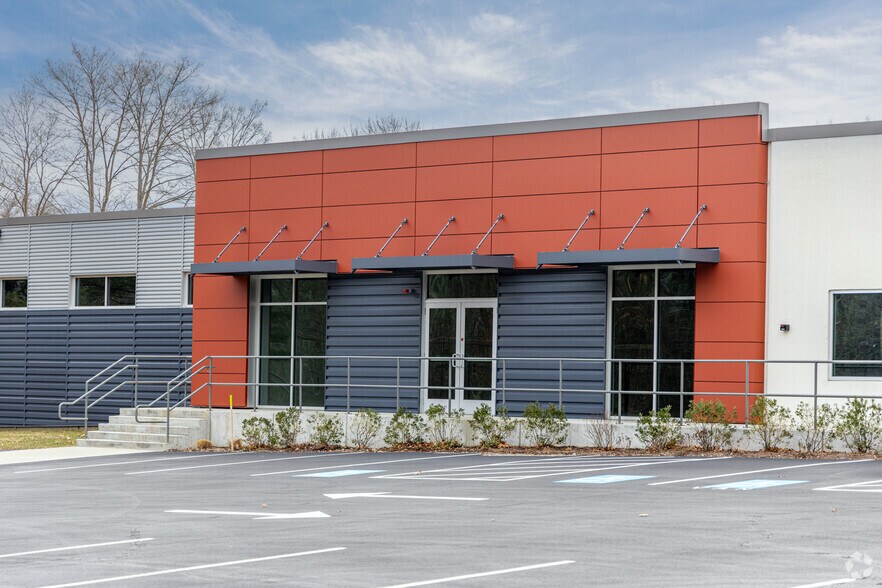 More Photos Of 3 Lopez Rd, Wilmington Manufacturing For Lease