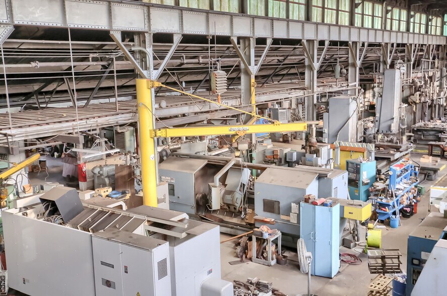 More Photos Of 800 N Water Ave, Sharon Service For Lease